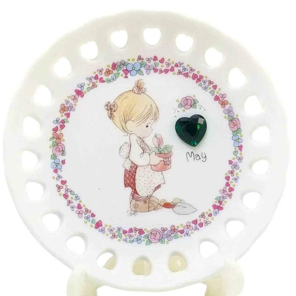 May Birthstone Mini Plate w/ Reticulated Hearts & Faux Emerald Gemstone - Picture 1 of 5